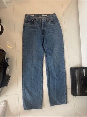 Levi's Women’s Classic Blue Straight-Leg Jeans 501